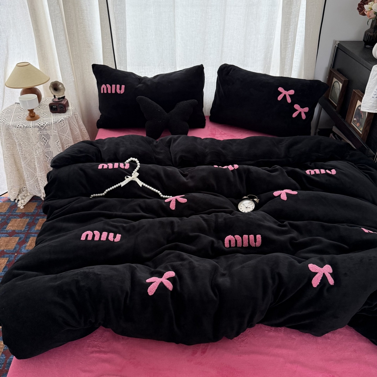 91家纺网 家纺一手货源 找家纺 （总）优色良品家纺 2025新款高克重牛奶绒宝宝绒保暖毛巾绣四件套蝴蝶结