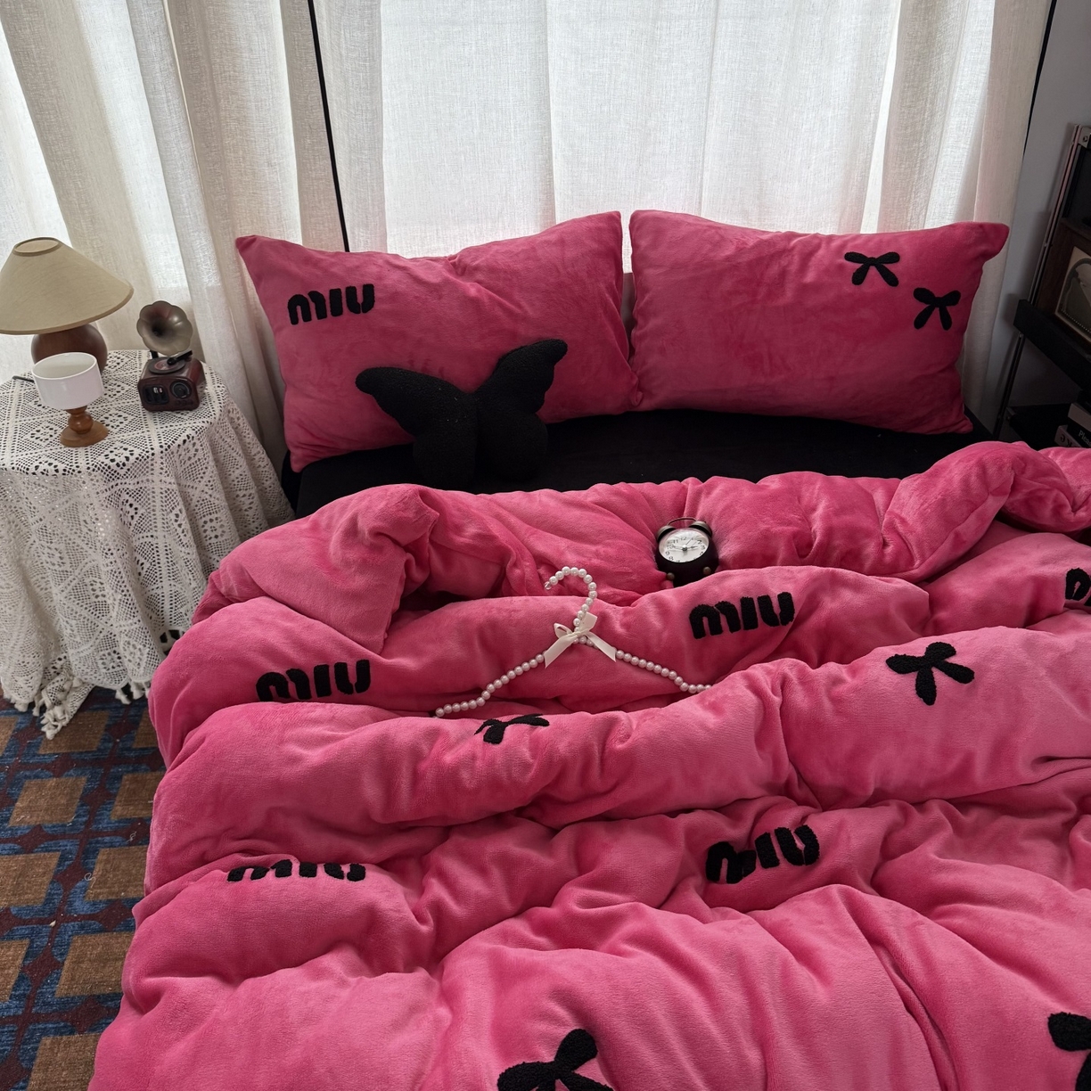 91家纺网 家纺一手货源 找家纺 （总）优色良品家纺 2025新款高克重牛奶绒宝宝绒保暖毛巾绣四件套蝴蝶结