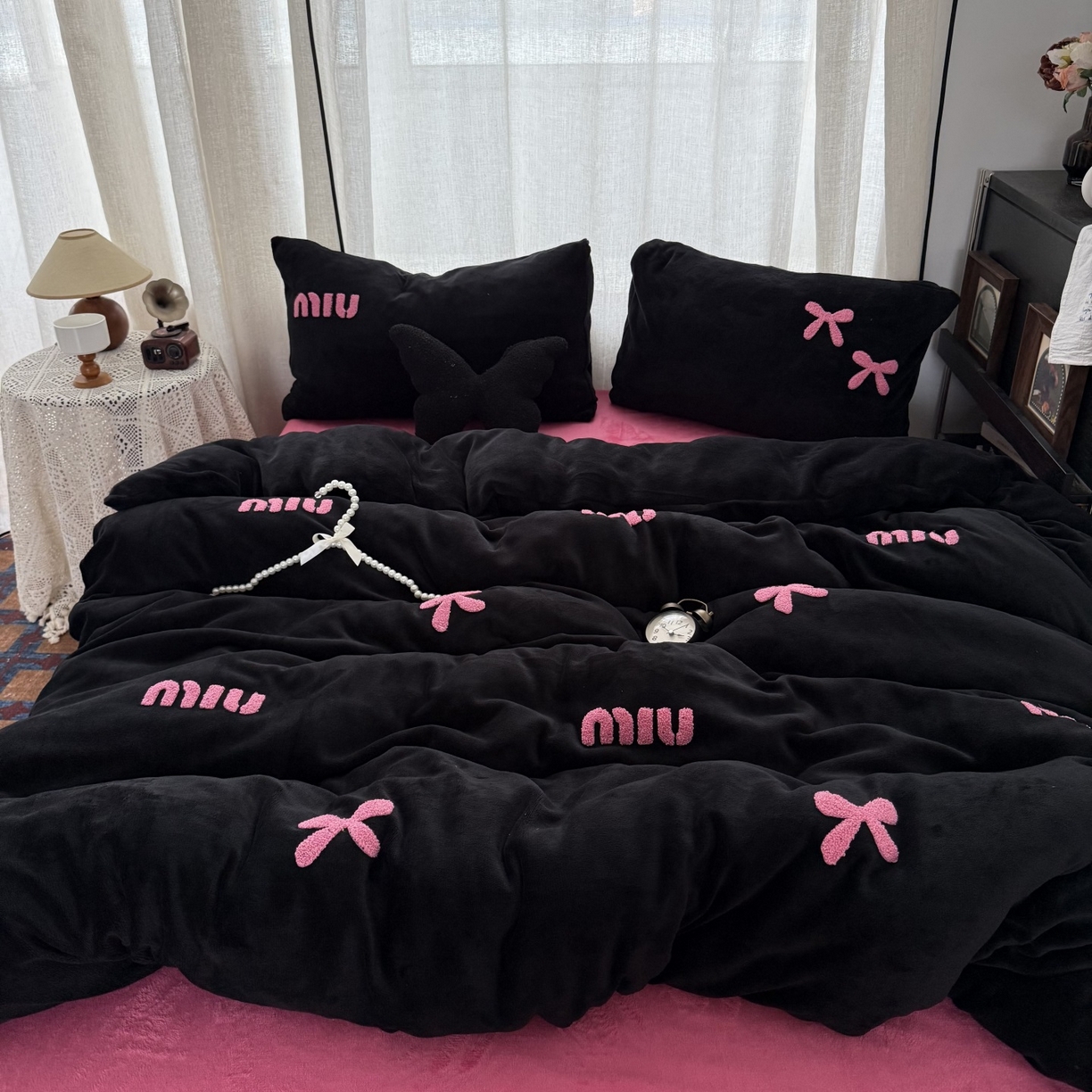 91家纺网 家纺一手货源 找家纺 （总）优色良品家纺 2025新款高克重牛奶绒宝宝绒保暖毛巾绣四件套蝴蝶结