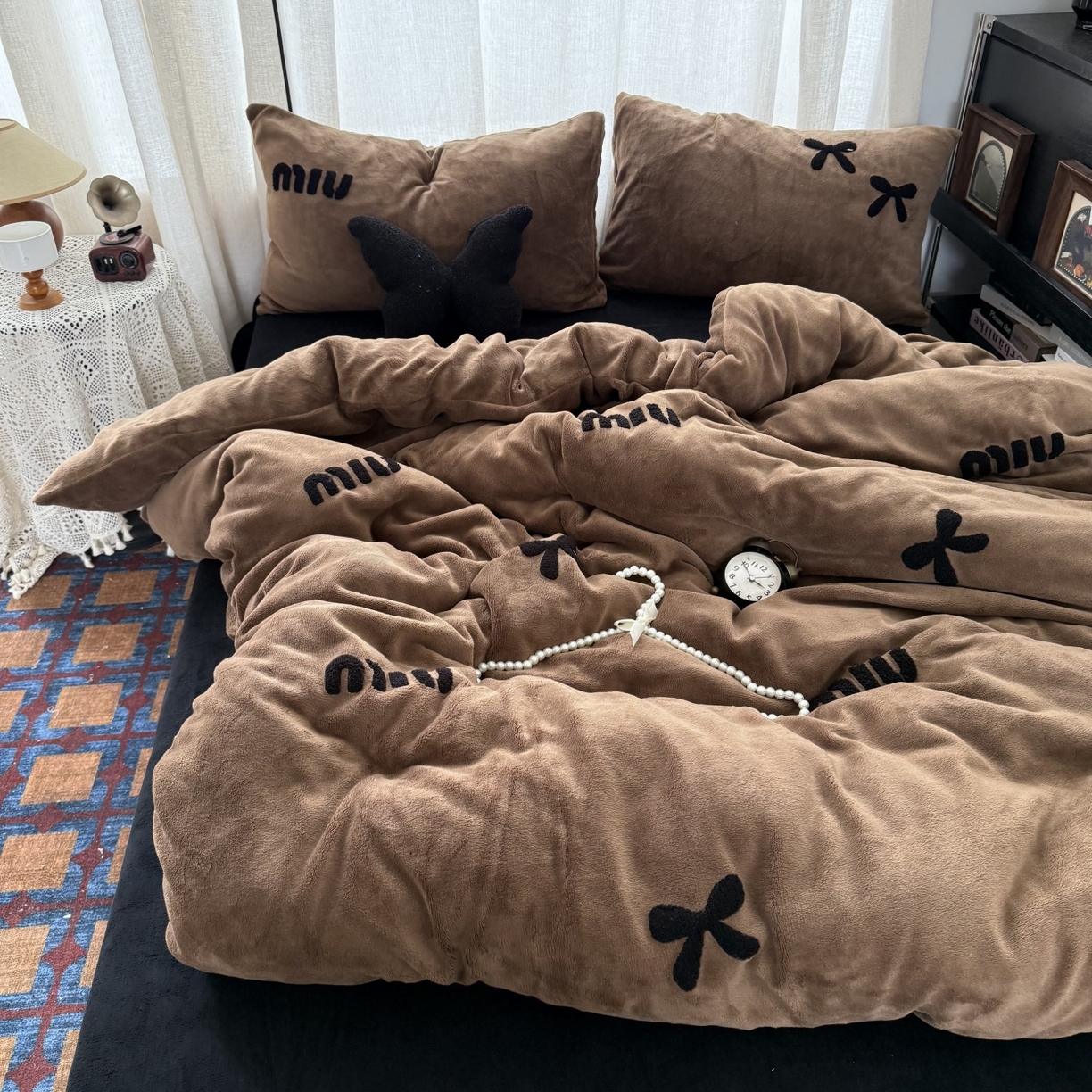 91家纺网 家纺一手货源 找家纺 （总）优色良品家纺 2025新款高克重牛奶绒宝宝绒保暖毛巾绣四件套蝴蝶结