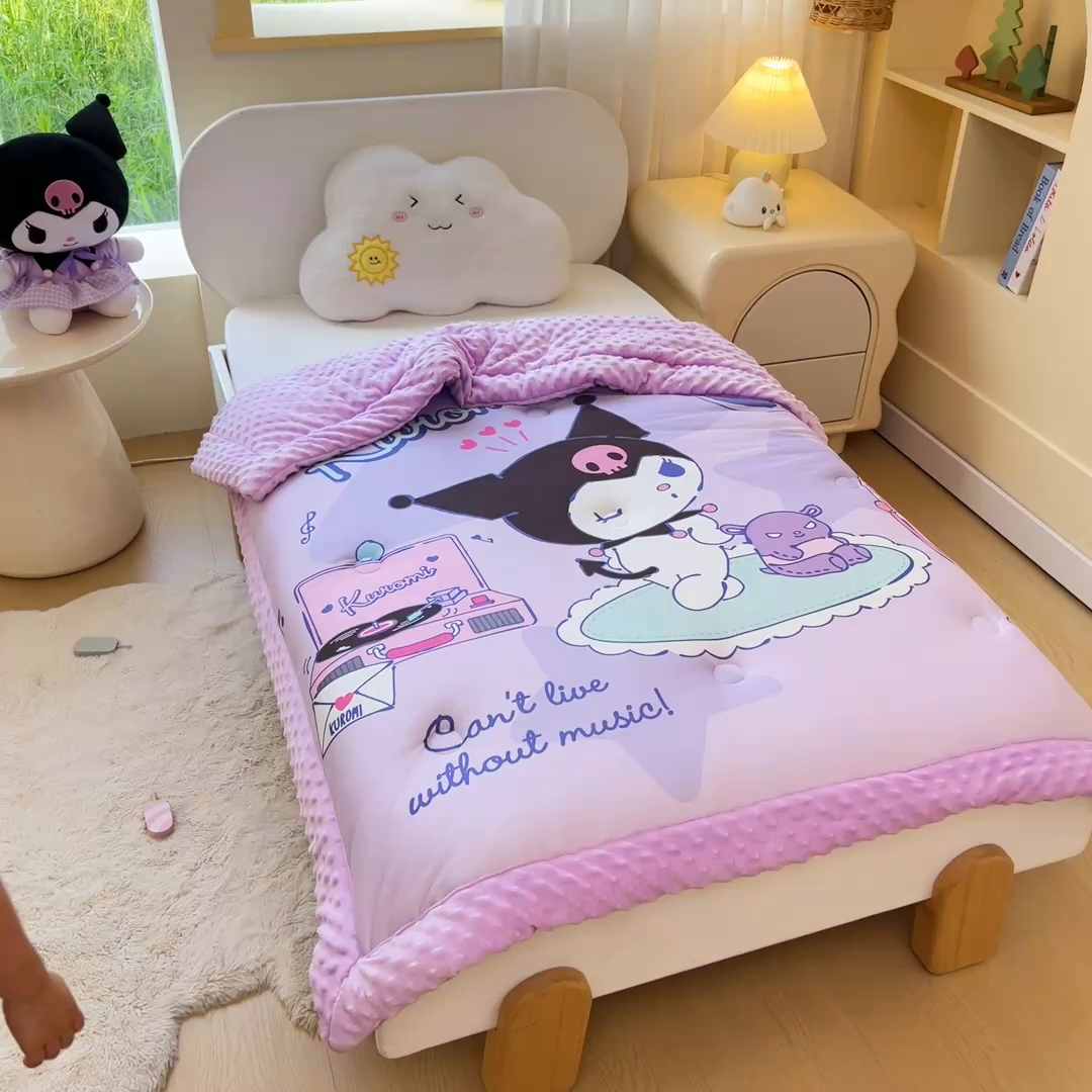 91家纺网 家纺一手货源 找家纺 吉咪兔家纺 2025新款大版三丽鸥库洛米儿童豆豆被针织棉幼儿园宝宝午睡春秋四季婴儿被子被芯 梳妆库洛米