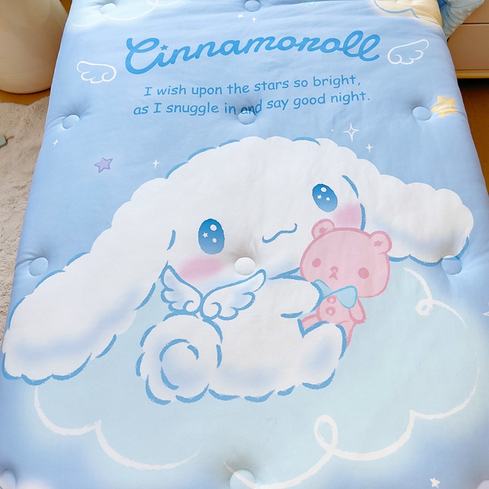 91家纺网 家纺一手货源 找家纺 吉咪兔家纺 2025新款大版三丽鸥库洛米儿童豆豆被针织棉幼儿园宝宝午睡春秋四季婴儿被子被芯 云朵玉桂狗