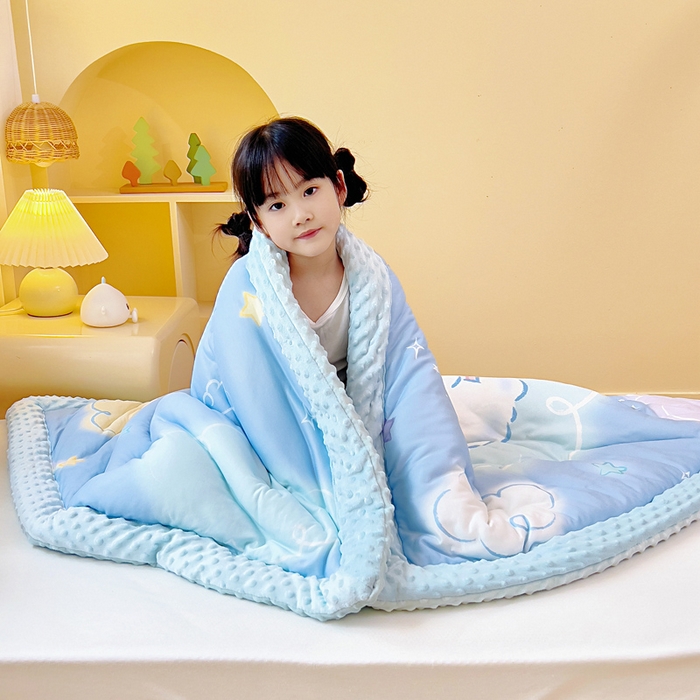 91家纺网 家纺一手货源 找家纺 吉咪兔家纺 2025新款大版三丽鸥库洛米儿童豆豆被针织棉幼儿园宝宝午睡春秋四季婴儿被子被芯 云朵玉桂狗