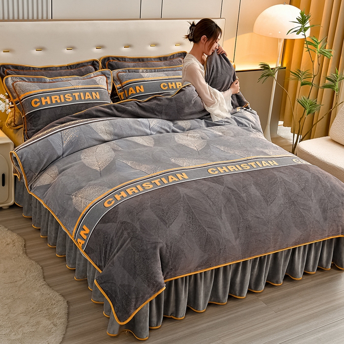 91家纺网 家纺一手货源 找家纺 （总）绘萱2025新品爆款8斤包边印花牛奶绒四件套床裙款法莱绒金貂貂狐