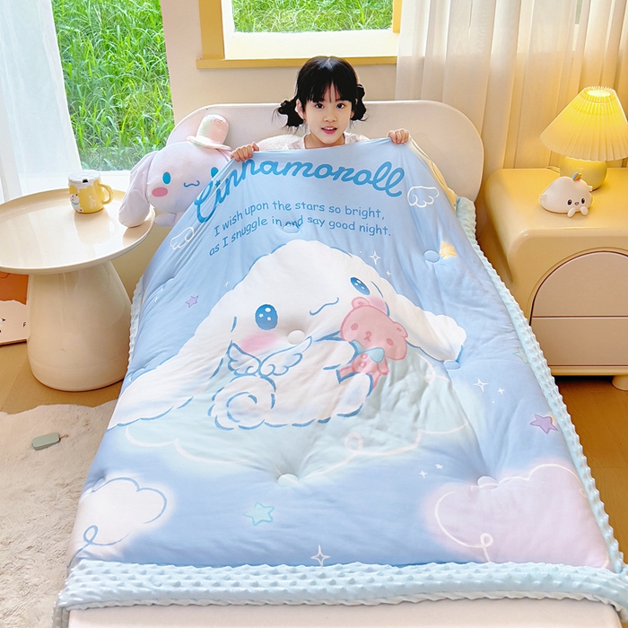 91家纺网 家纺一手货源 找家纺 吉咪兔家纺 2025新款大版三丽鸥库洛米儿童豆豆被针织棉幼儿园宝宝午睡春秋四季婴儿被子被芯 云朵玉桂狗