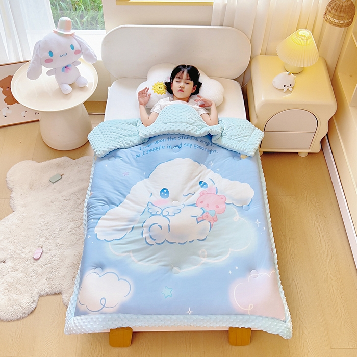 91家纺网 家纺一手货源 找家纺 吉咪兔家纺 2025新款大版三丽鸥库洛米儿童豆豆被针织棉幼儿园宝宝午睡春秋四季婴儿被子被芯 云朵玉桂狗