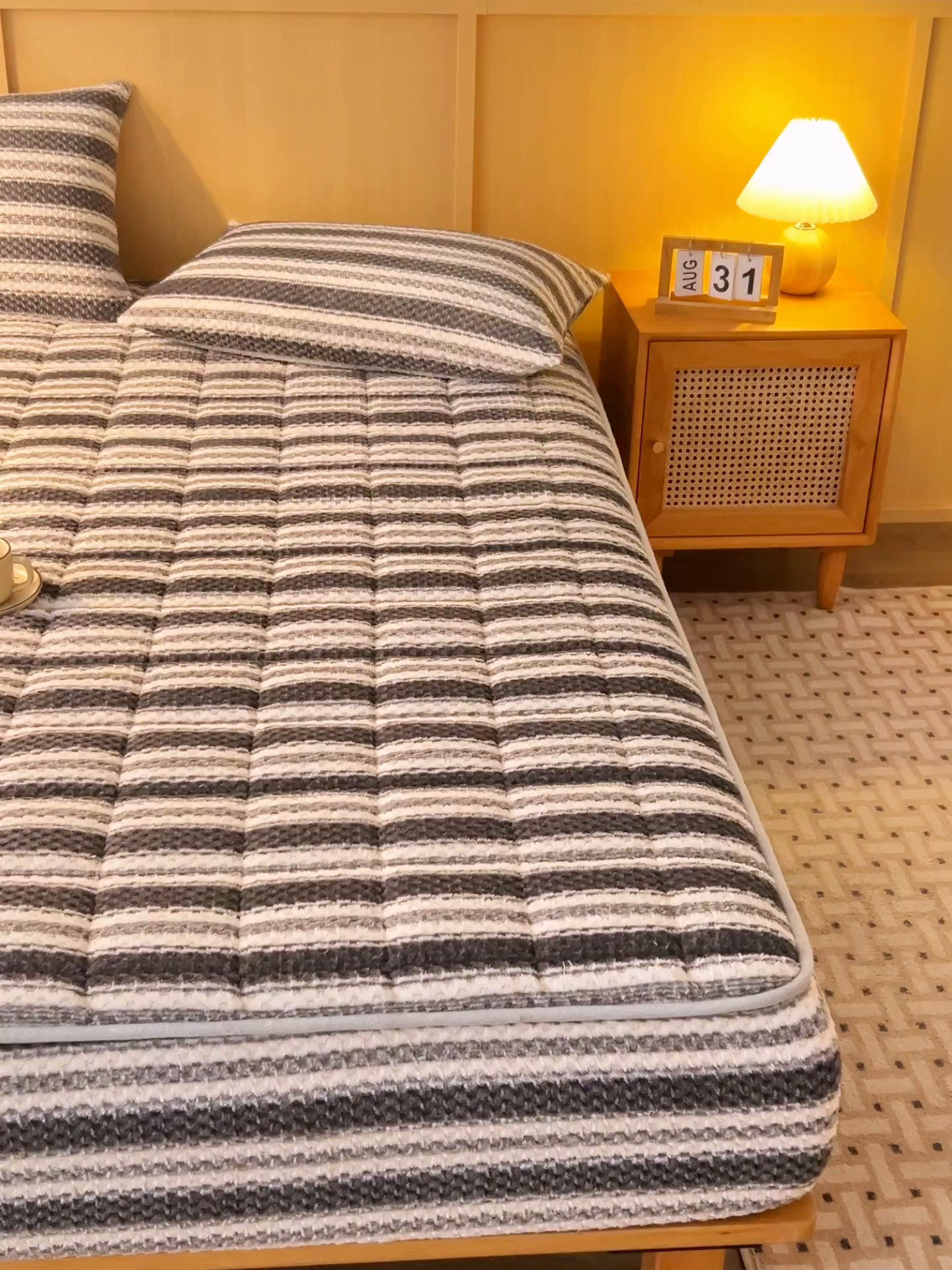 91家纺网 家纺一手货源 找家纺 （总）爱乐 豆豆绒夹棉床笠 牛奶绒床笠