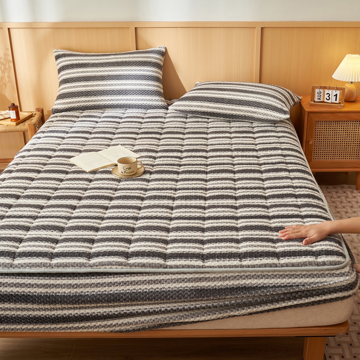 91家纺网 家纺一手货源 找家纺 （总）爱乐 豆豆绒夹棉床笠 牛奶绒床笠