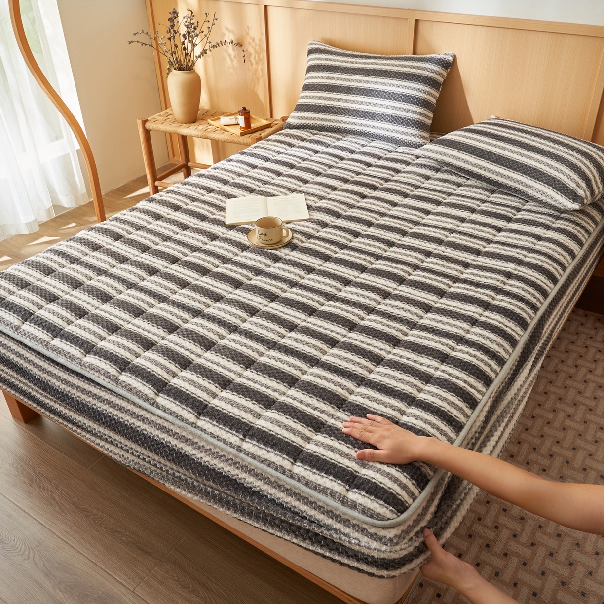 91家纺网 家纺一手货源 找家纺 （总）爱乐 豆豆绒夹棉床笠 牛奶绒床笠,条纹灰,小格咖,条纹绿,小格蓝,多格咖,大格橙