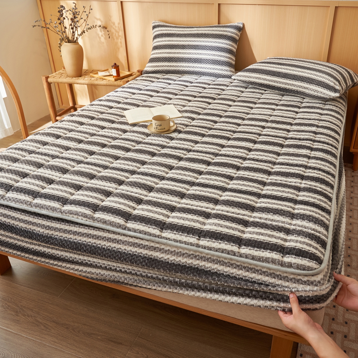 91家纺网 家纺一手货源 找家纺 （总）爱乐 豆豆绒夹棉床笠 牛奶绒床笠