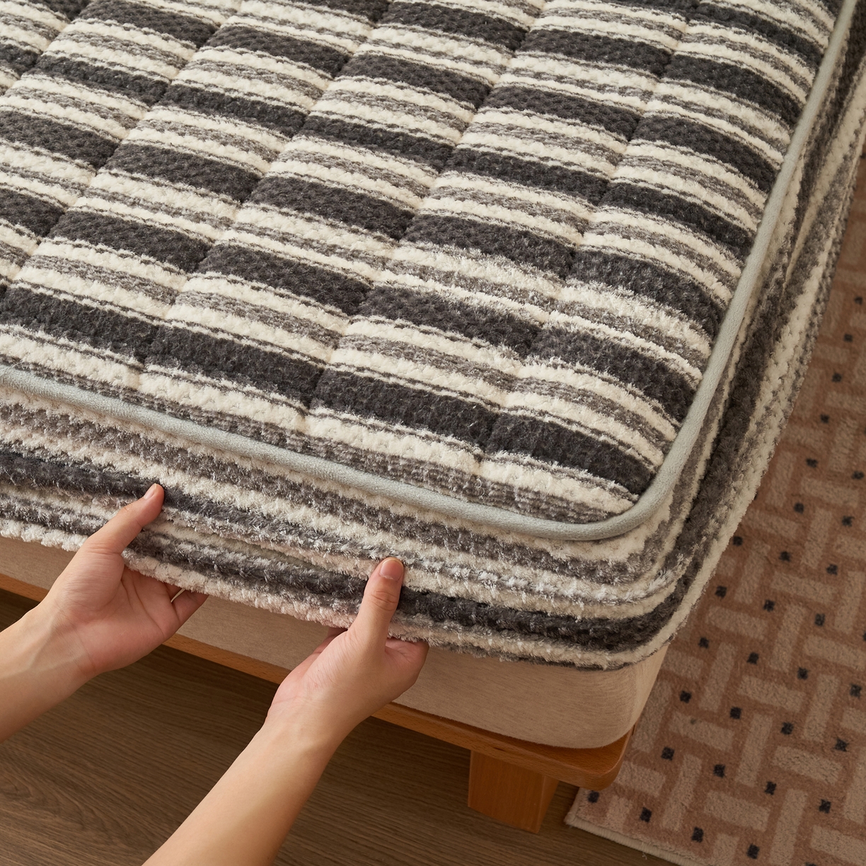 91家纺网 家纺一手货源 找家纺 （总）爱乐 豆豆绒夹棉床笠 牛奶绒床笠