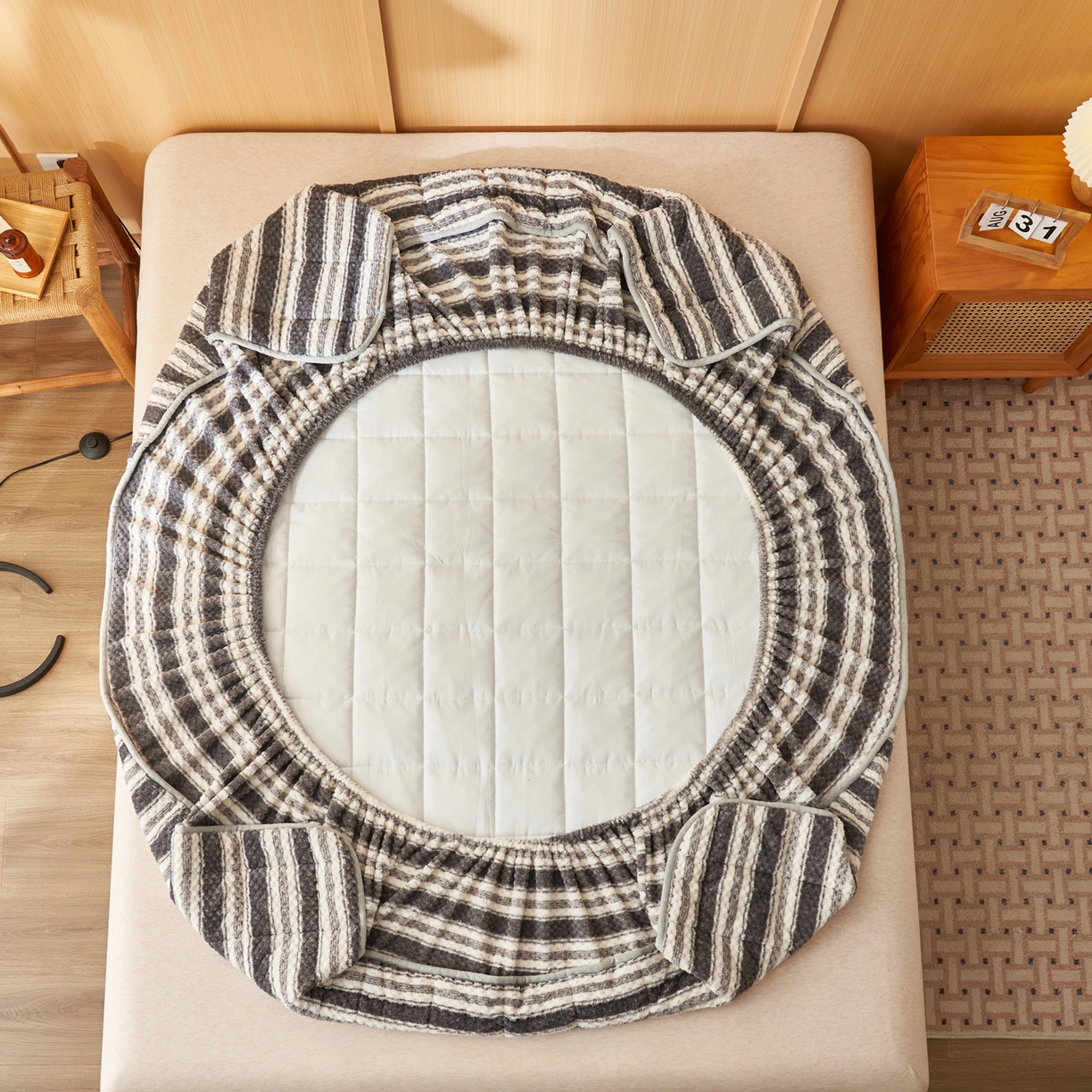 91家纺网 家纺一手货源 找家纺 （总）爱乐 豆豆绒夹棉床笠 牛奶绒床笠