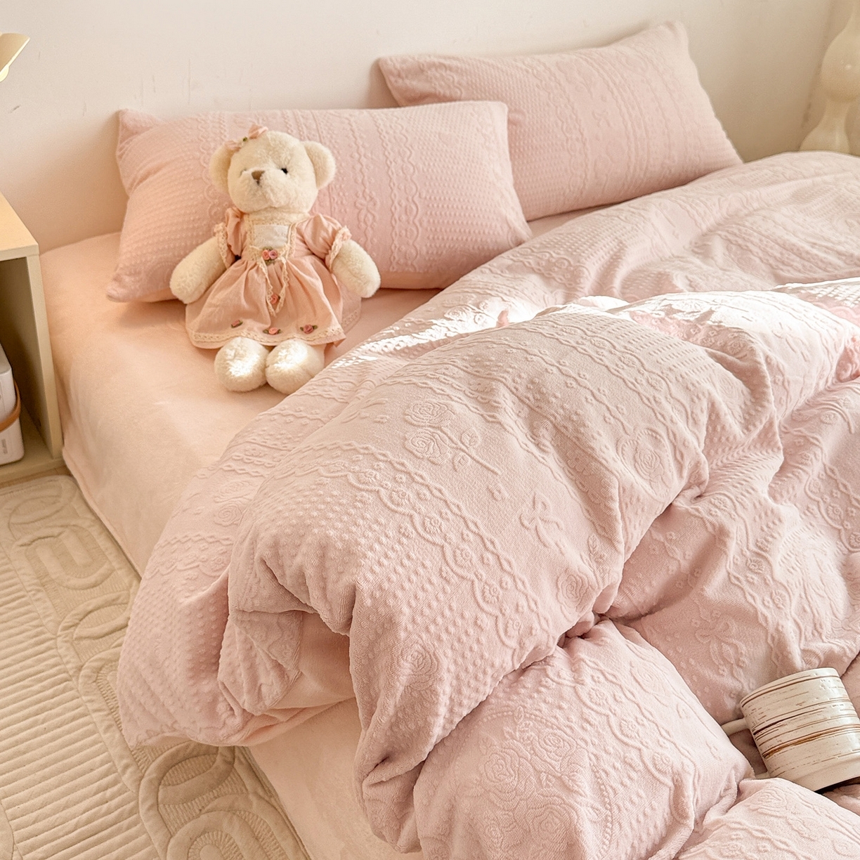 91家纺网 家纺一手货源 找家纺 （总）耀悦家纺 2025新款INS博主风立体A类全消光雕花牛奶绒四件套加厚韩系系列