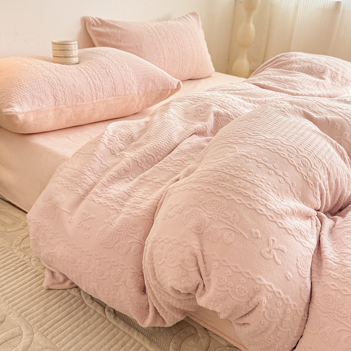 91家纺网 家纺一手货源 找家纺 （总）耀悦家纺 2025新款INS博主风立体A类全消光雕花牛奶绒四件套加厚韩系系列