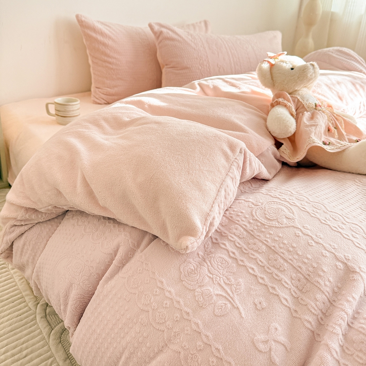 91家纺网 家纺一手货源 找家纺 （总）耀悦家纺 2025新款INS博主风立体A类全消光雕花牛奶绒四件套加厚韩系系列