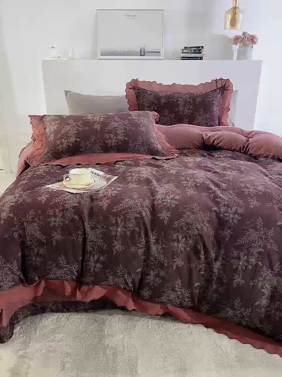 91家纺网 家纺一手货源 找家纺 鲁爱家纺供货 2025新款全棉色织提花（花边镂空款）四件套  西江月-中古色