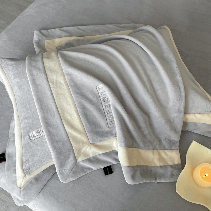 91家纺网 家纺一手货源 找家纺 雅萱家纺 2025新款300g全消光牛奶绒四件套 鲁珀特-灰色