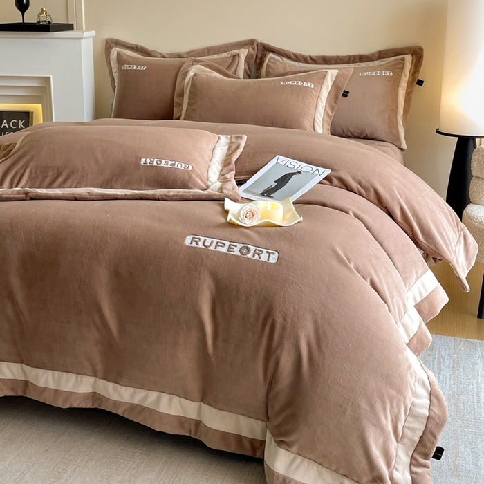 91家纺网 家纺一手货源 找家纺 雅萱家纺 2025新款300g全消光牛奶绒四件套 鲁珀特-咖色