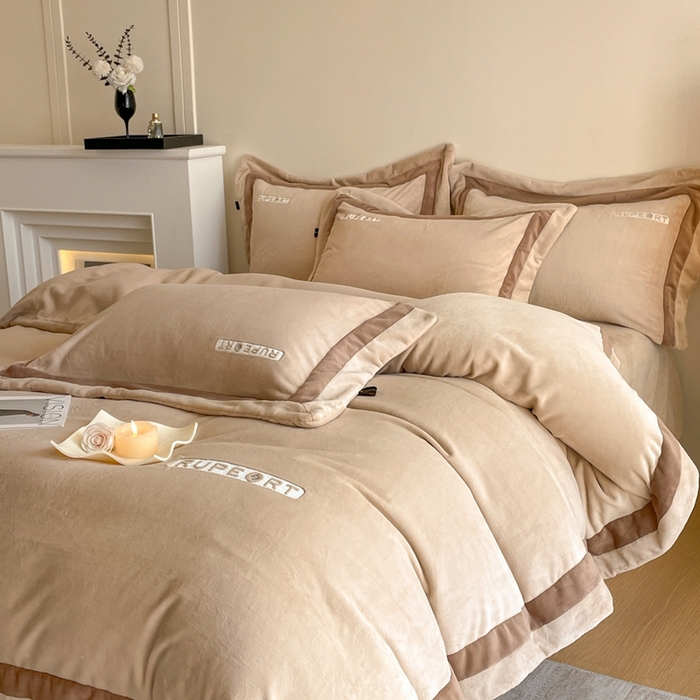 91家纺网 家纺一手货源 找家纺 雅萱家纺 2025新款300g全消光牛奶绒四件套 鲁珀特-卡其