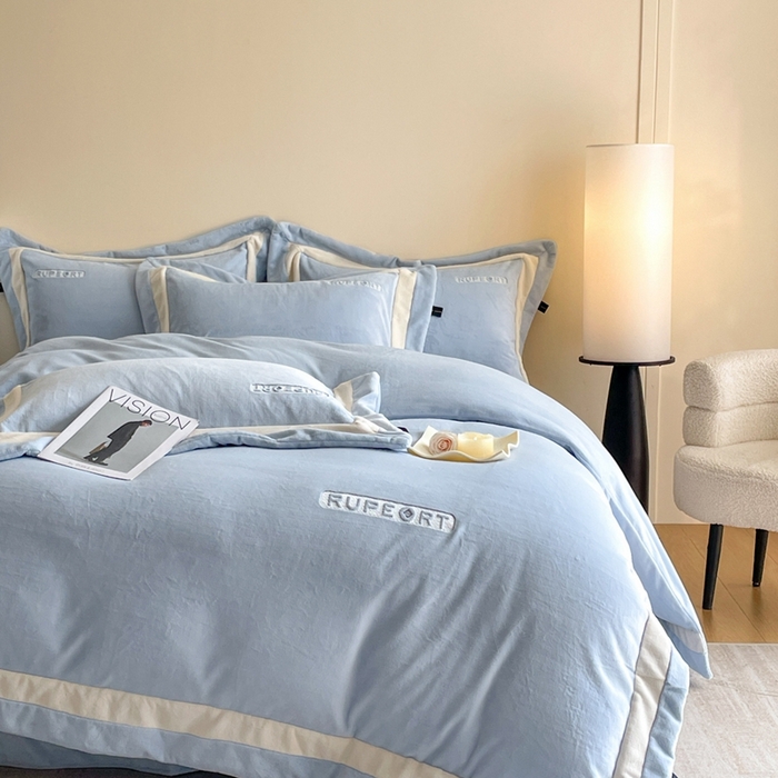 91家纺网 家纺一手货源 找家纺 雅萱家纺 2025新款300g全消光牛奶绒四件套 鲁珀特-蓝色
