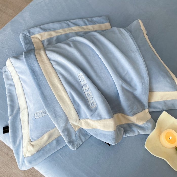 91家纺网 家纺一手货源 找家纺 雅萱家纺 2025新款300g全消光牛奶绒四件套 鲁珀特-蓝色