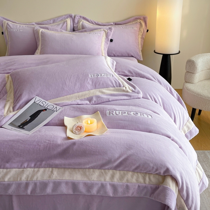 91家纺网 家纺一手货源 找家纺 雅萱家纺 2025新款300g全消光牛奶绒四件套 鲁珀特-紫色