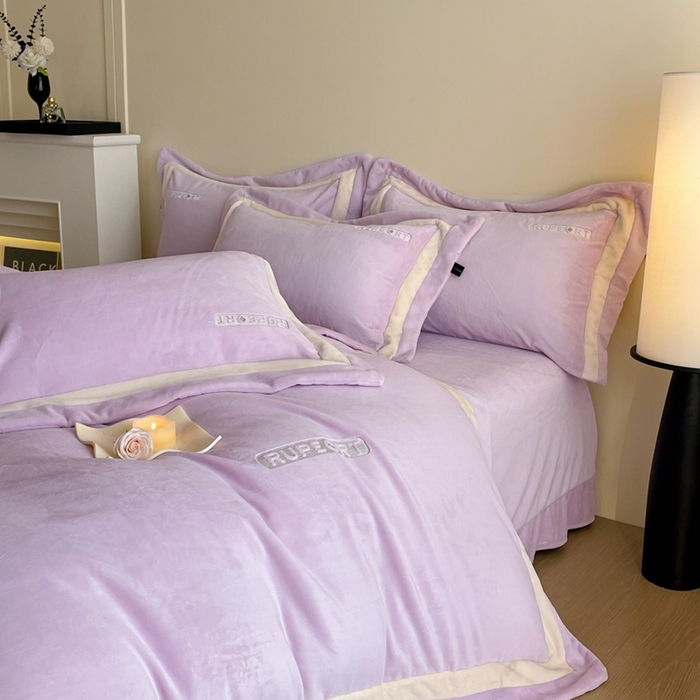 91家纺网 家纺一手货源 找家纺 雅萱家纺 2025新款300g全消光牛奶绒四件套 鲁珀特-紫色