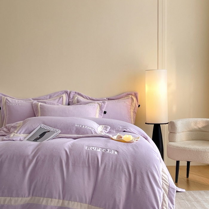 91家纺网 家纺一手货源 找家纺 雅萱家纺 2025新款300g全消光牛奶绒四件套 鲁珀特-紫色