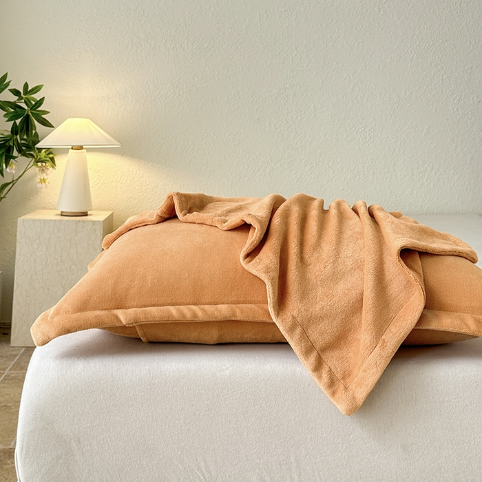 91家纺网 家纺一手货源 找家纺 百寐 2025新款纯色牛奶绒抗静电加厚保暖信封加大50*80/48*74/40*60 星辰橘