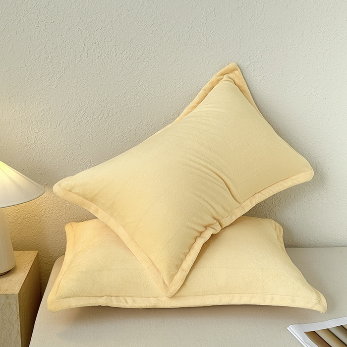 91家纺网 家纺一手货源 找家纺 百寐 2025新款纯色牛奶绒抗静电加厚保暖信封加大50*80/48*74/40*60 奶油黄