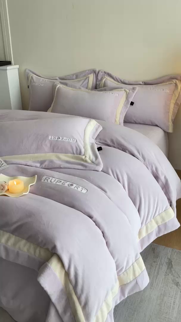 91家纺网 家纺一手货源 找家纺 雅萱家纺 2025新款300g全消光牛奶绒四件套 鲁珀特-紫色