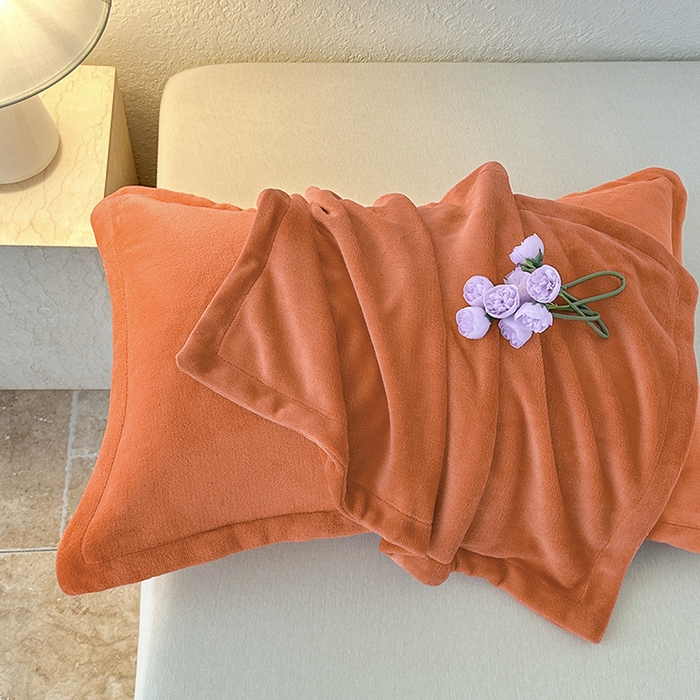 91家纺网 家纺一手货源 找家纺 百寐 2025新款纯色牛奶绒抗静电加厚保暖信封加大50*80/48*74/40*60 爱玛橙