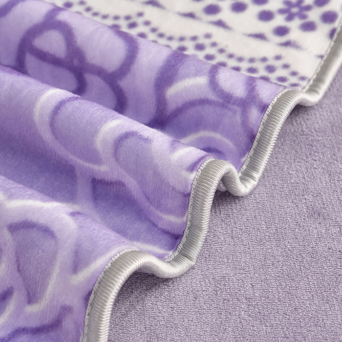 91家纺网 家纺一手货源 找家纺 绘萱2025新品爆款8斤包边印花牛奶绒四件套床裙款法莱绒金貂貂狐 玫瑰花语-紫