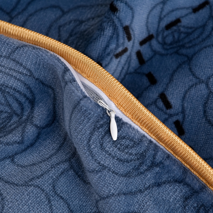 91家纺网 家纺一手货源 找家纺 绘萱2025新品爆款8斤包边印花牛奶绒四件套床裙款法莱绒金貂貂狐 玫瑰物语