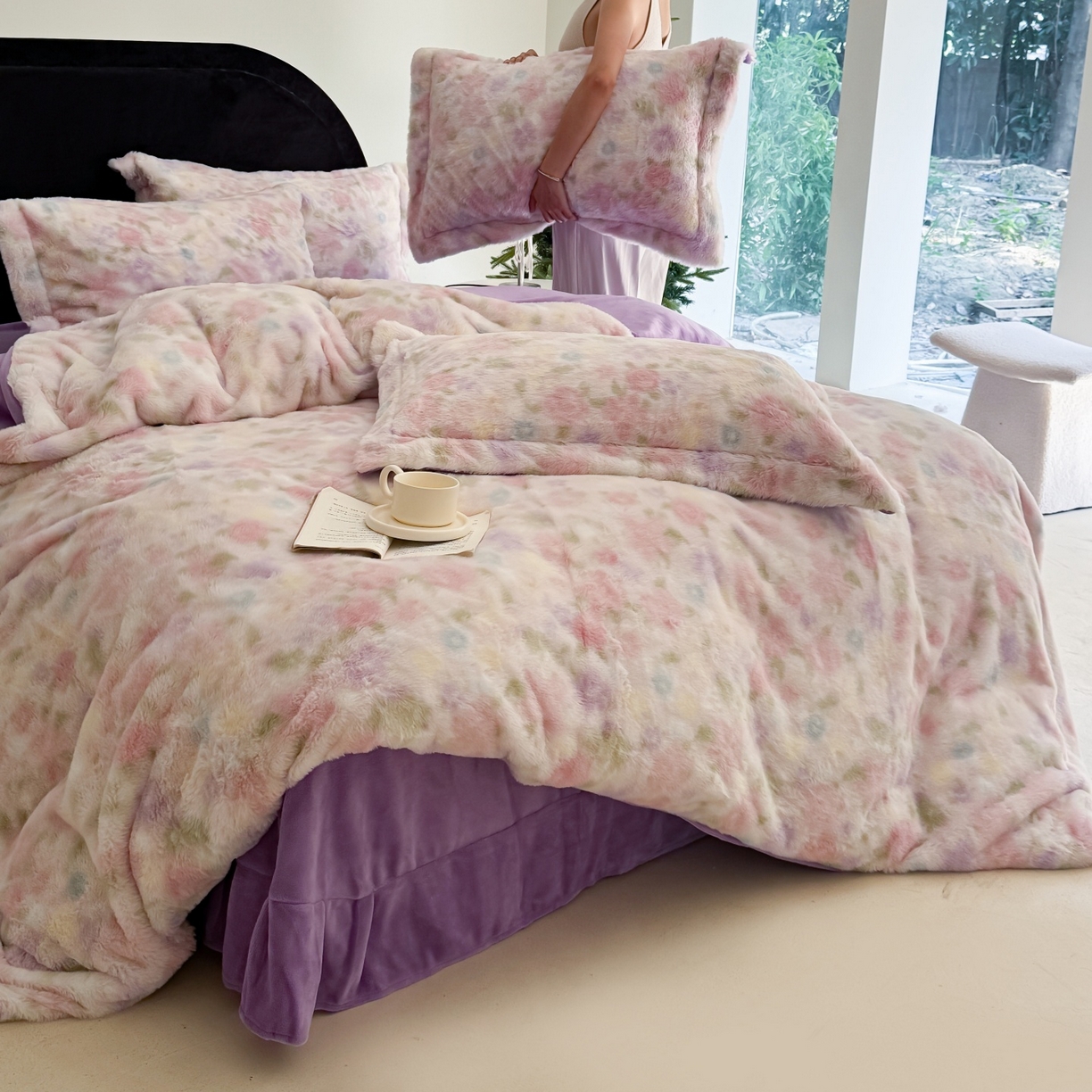 91家纺网 家纺一手货源 找家纺 7V 2025新款A类兔毛绒印花床单四件套夹棉床盖床笠四件套全工艺牛奶绒    百紫千红