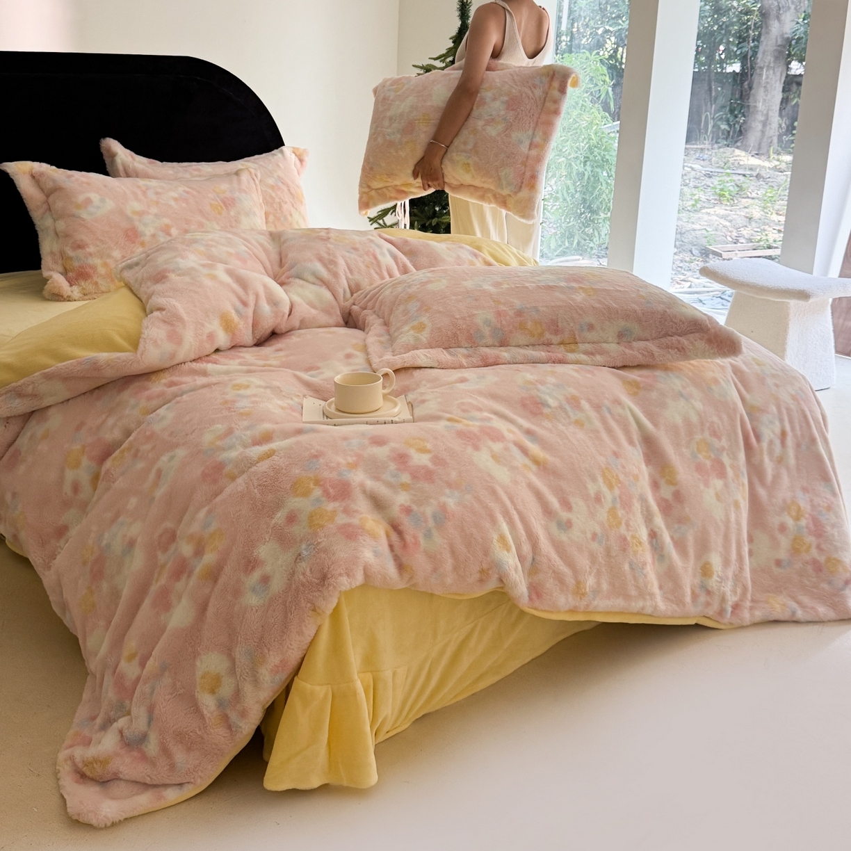 91家纺网 家纺一手货源 找家纺 7V 2025新款A类兔毛绒印花床单四件套夹棉床盖床笠四件套全工艺牛奶绒    拈花一笑