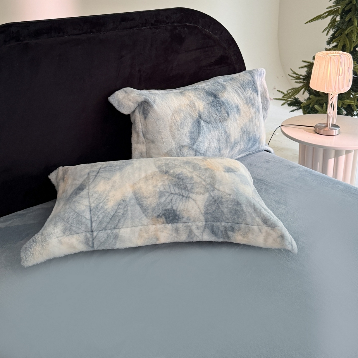 91家纺网 家纺一手货源 找家纺 7V 2025新款A类兔毛绒印花床单四件套夹棉床盖床笠四件套全工艺牛奶绒    叶知秋