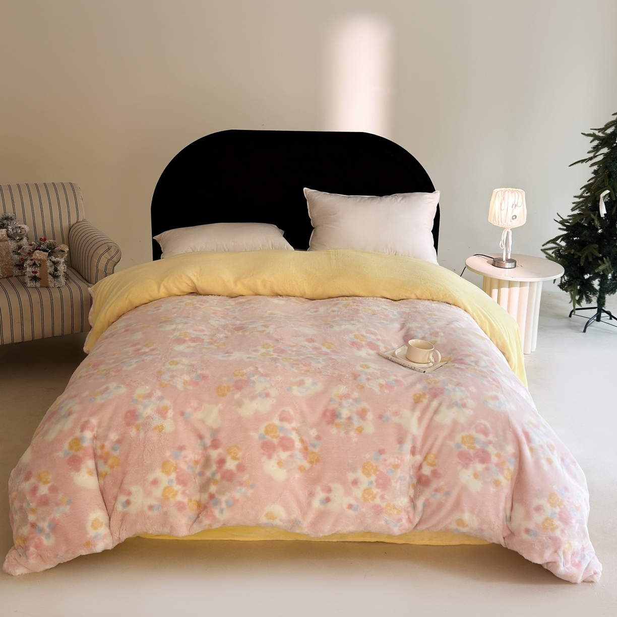 91家纺网 家纺一手货源 找家纺 7V 2025新款A类兔毛绒印花床单四件套夹棉床盖床笠四件套全工艺牛奶绒    拈花一笑