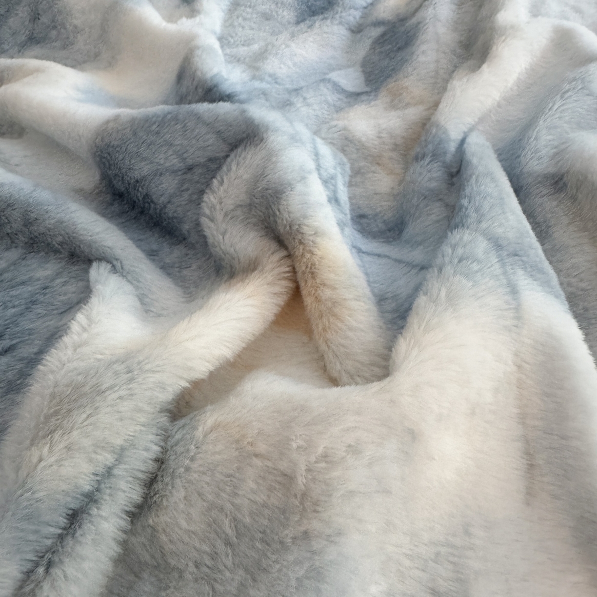 91家纺网 家纺一手货源 找家纺 7V 2025新款A类兔毛绒印花床单四件套夹棉床盖床笠四件套全工艺牛奶绒    叶知秋