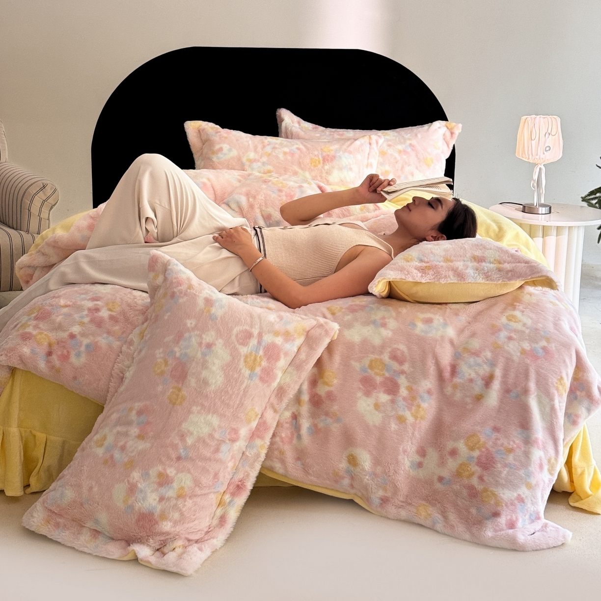 91家纺网 家纺一手货源 找家纺 7V 2025新款A类兔毛绒印花床单四件套夹棉床盖床笠四件套全工艺牛奶绒    拈花一笑