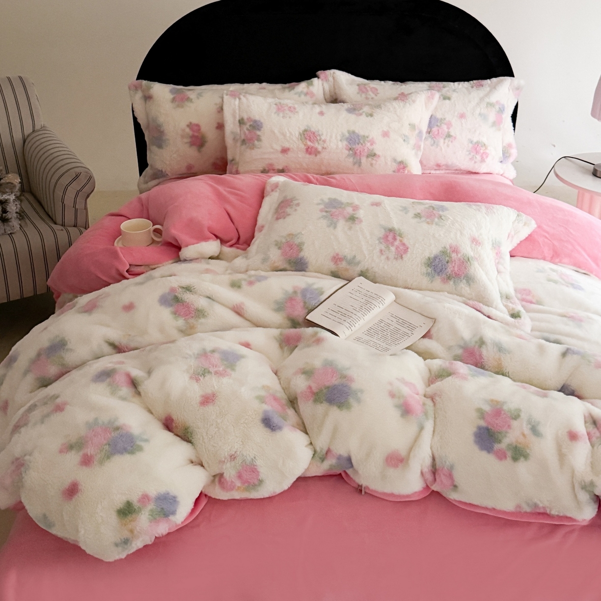 91家纺网 家纺一手货源 找家纺 7V 2025新款A类兔毛绒印花床单四件套夹棉床盖床笠四件套全工艺牛奶绒    花晨月夕