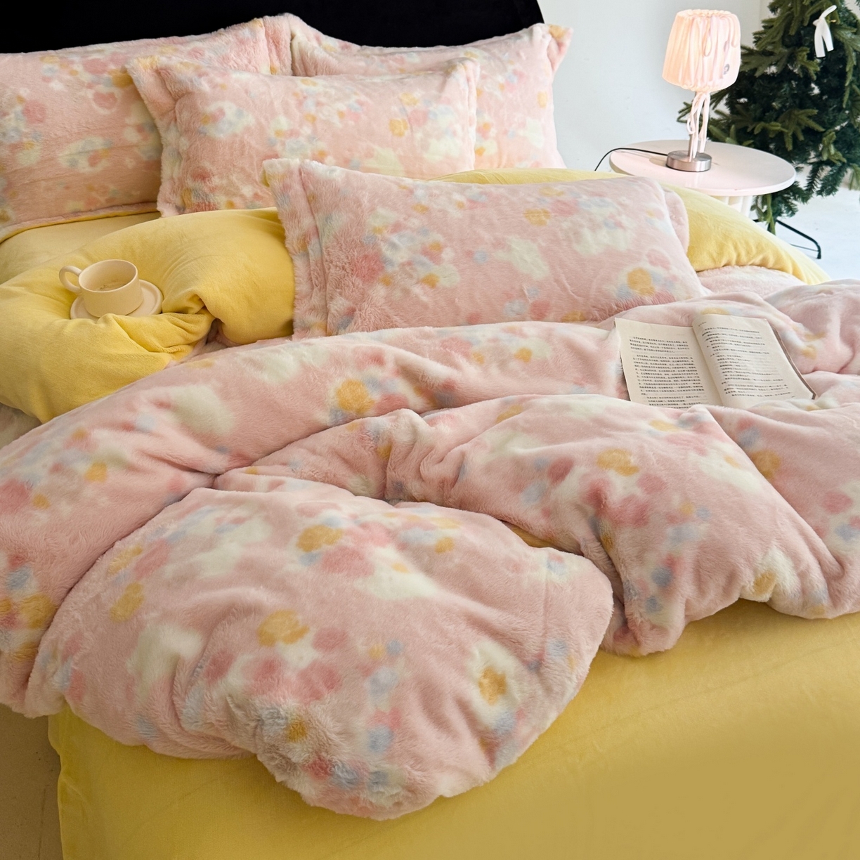 91家纺网 家纺一手货源 找家纺 7V 2025新款A类兔毛绒印花床单四件套夹棉床盖床笠四件套全工艺牛奶绒    拈花一笑