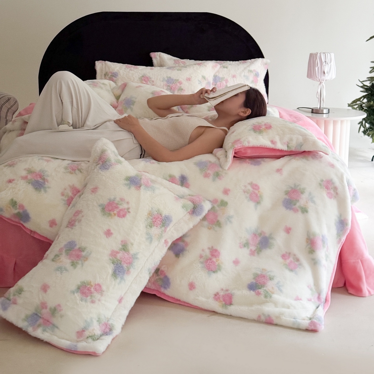 91家纺网 家纺一手货源 找家纺 7V 2025新款A类兔毛绒印花床单四件套夹棉床盖床笠四件套全工艺牛奶绒    花晨月夕