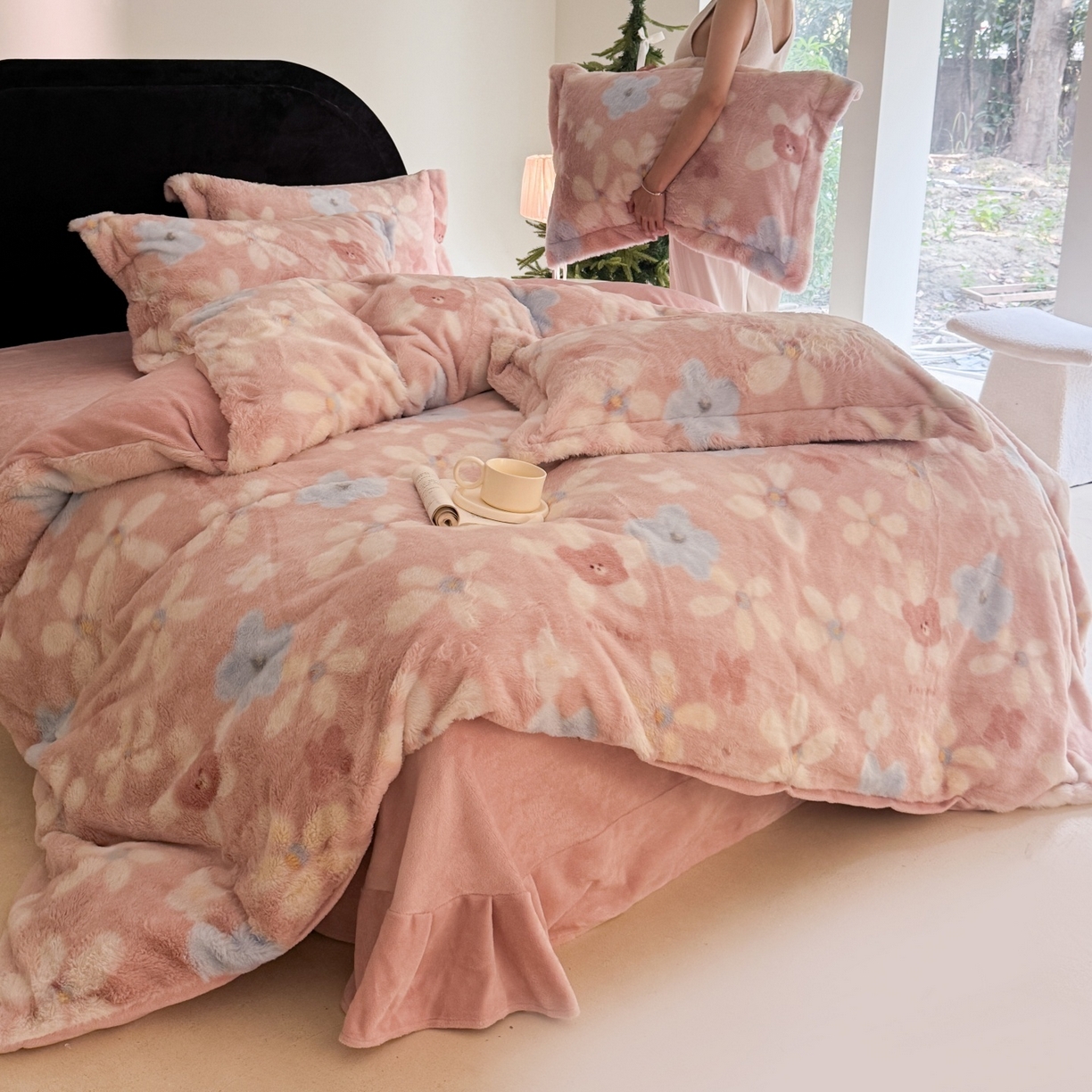 91家纺网 家纺一手货源 找家纺 7V 2025新款A类兔毛绒印花床单四件套夹棉床盖床笠四件套全工艺牛奶绒    典雅风范