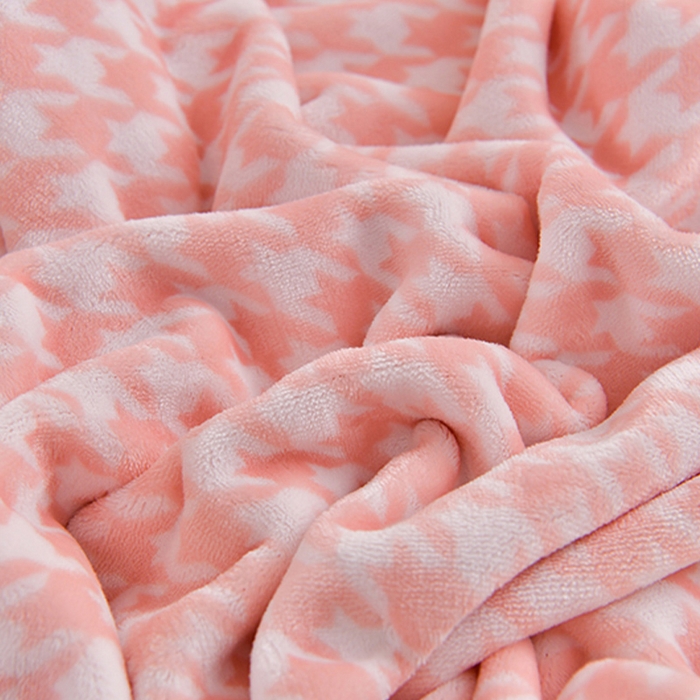 91家纺网 家纺一手货源 找家纺 绘萱2025新品爆款8斤包边印花牛奶绒四件套床裙款法莱绒金貂貂狐 千鸟格-粉