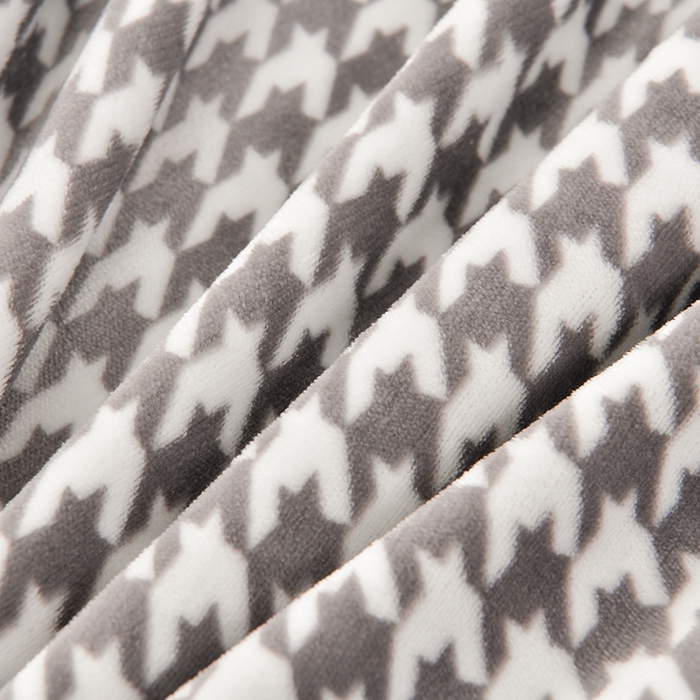 91家纺网 家纺一手货源 找家纺 绘萱2025新品爆款8斤包边印花牛奶绒四件套床裙款法莱绒金貂貂狐 千鸟格-灰