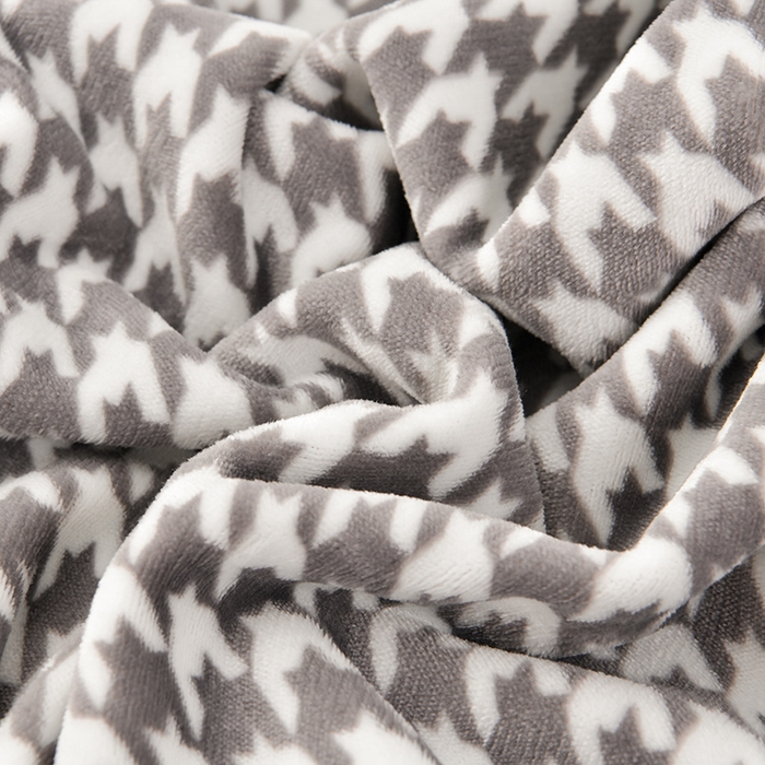 91家纺网 家纺一手货源 找家纺 绘萱2025新品爆款8斤包边印花牛奶绒四件套床裙款法莱绒金貂貂狐 千鸟格-灰