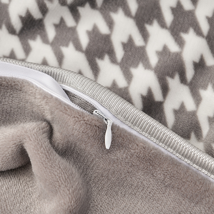 91家纺网 家纺一手货源 找家纺 绘萱2025新品爆款8斤包边印花牛奶绒四件套床裙款法莱绒金貂貂狐 千鸟格-灰