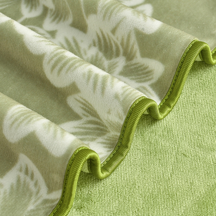 91家纺网 家纺一手货源 找家纺 绘萱2025新品爆款8斤包边印花牛奶绒四件套床裙款法莱绒金貂貂狐 青花