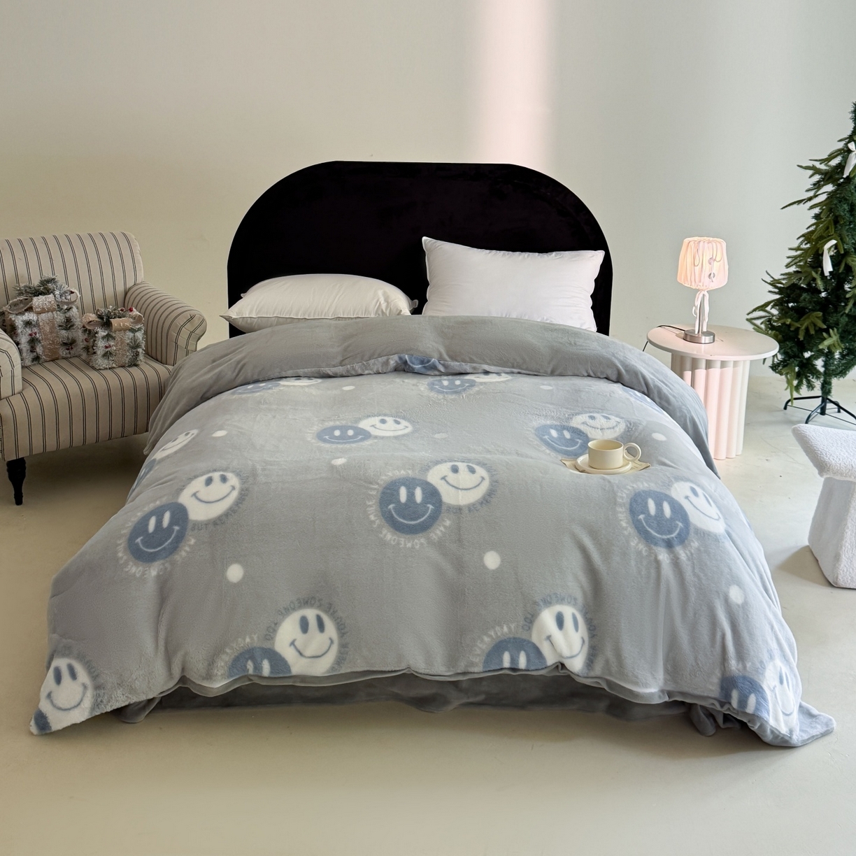 91家纺网 家纺一手货源 找家纺 7V 2025新款A类兔毛绒印花床单四件套夹棉床盖床笠四件套全工艺牛奶绒    快乐组合